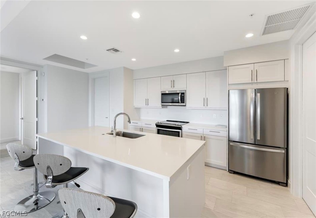 1111 Central Avenue 417