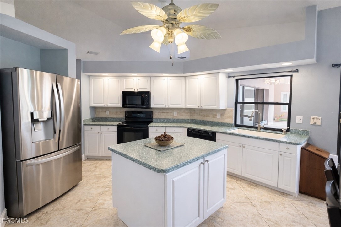 1200 Elaine Avenue N