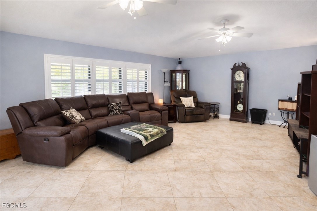 1200 Elaine Avenue N