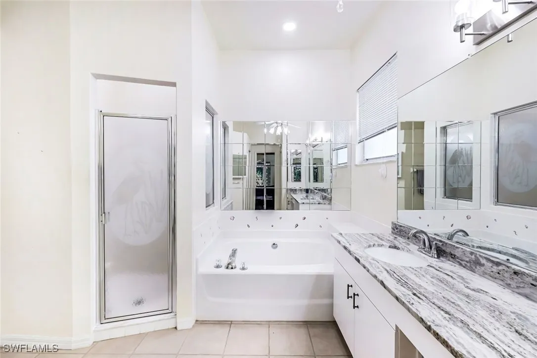 Bonita Springs, Florida 34135, United States, 4 Bedrooms Bedrooms, ,2 BathroomsBathrooms,Residential,Pending,39429