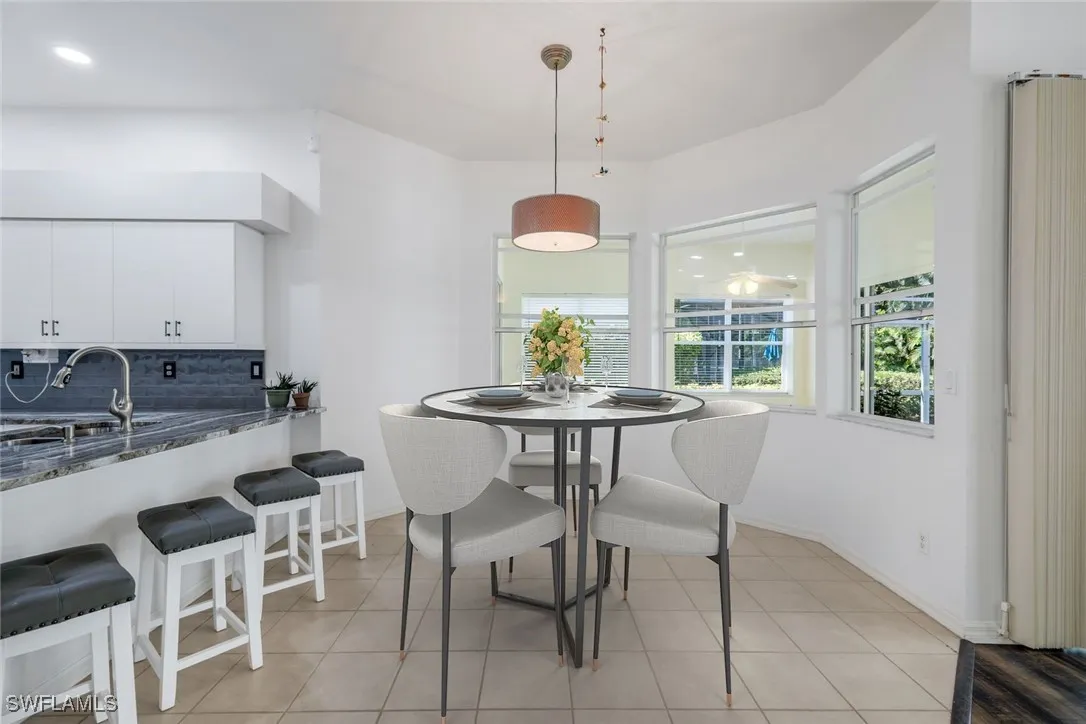 Bonita Springs, Florida 34135, United States, 4 Bedrooms Bedrooms, ,2 BathroomsBathrooms,Residential,Pending,39429