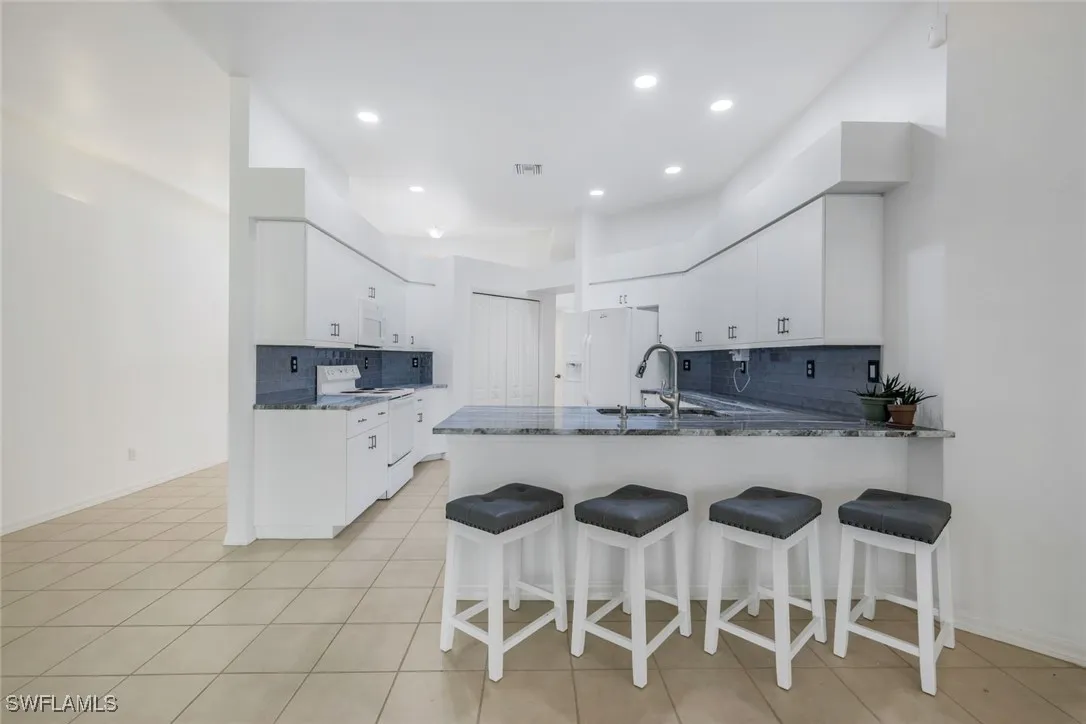 Bonita Springs, Florida 34135, United States, 4 Bedrooms Bedrooms, ,2 BathroomsBathrooms,Residential,Pending,39429