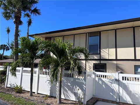 4289 Island Circle 4 Fort Myers FL 33919
