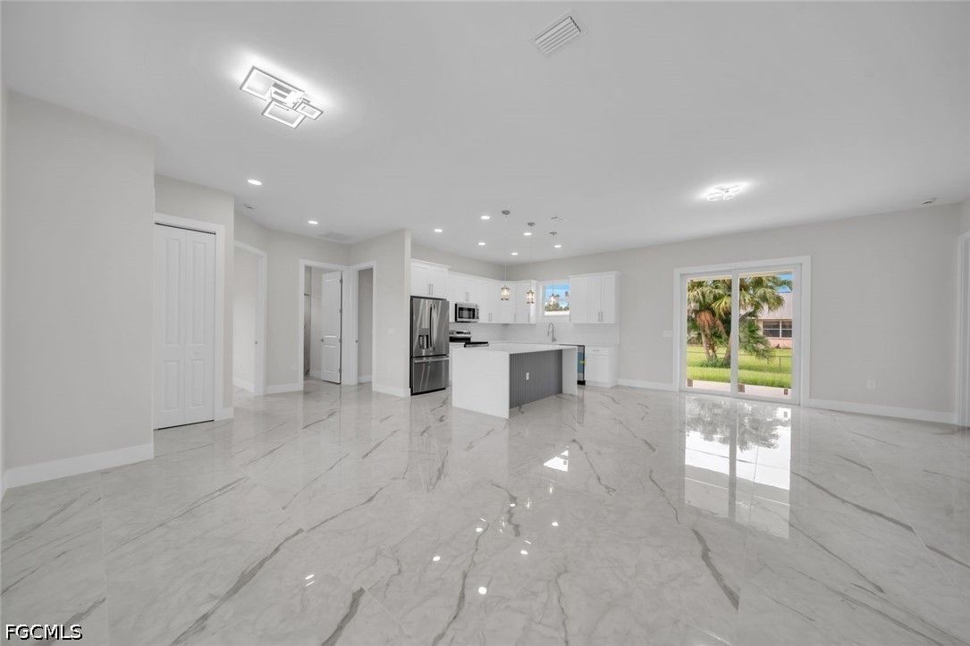 2715 10th Street W