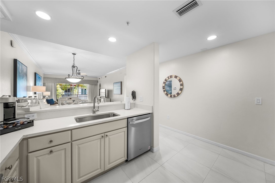 221 9th Street S 313