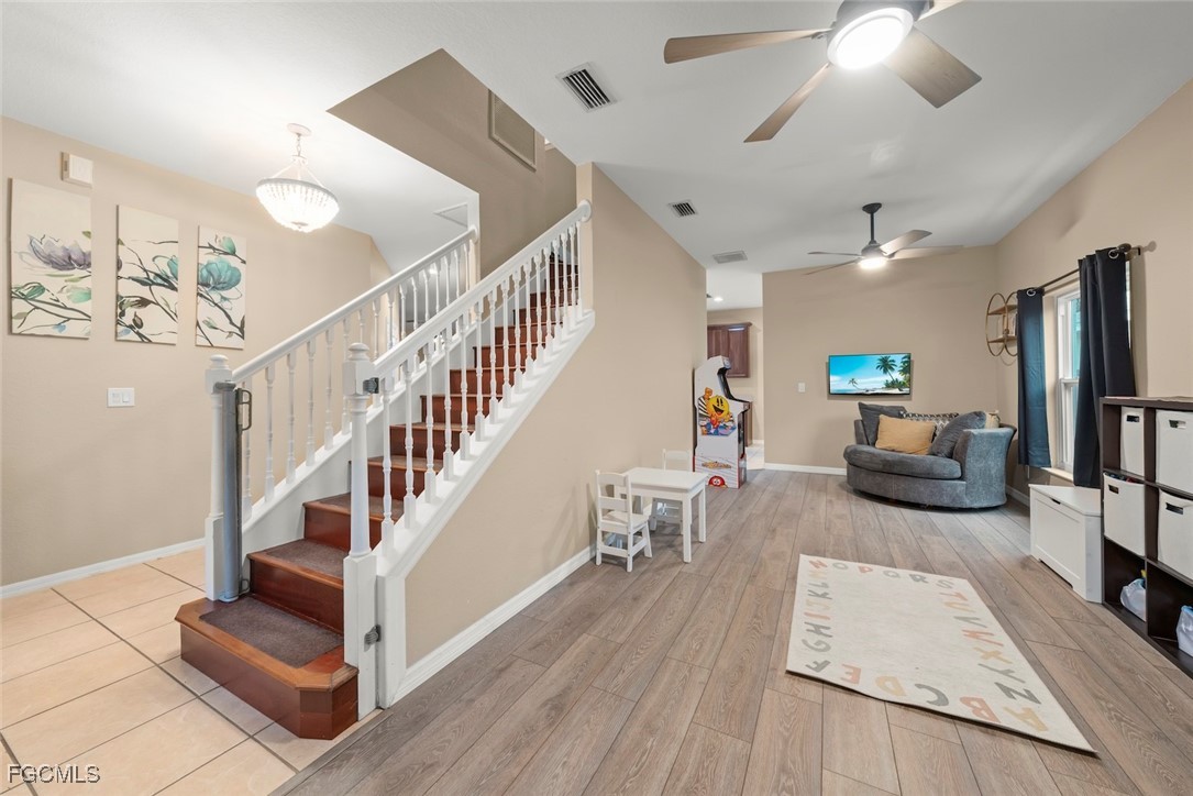 9837 Gladiolus Bulb Loop