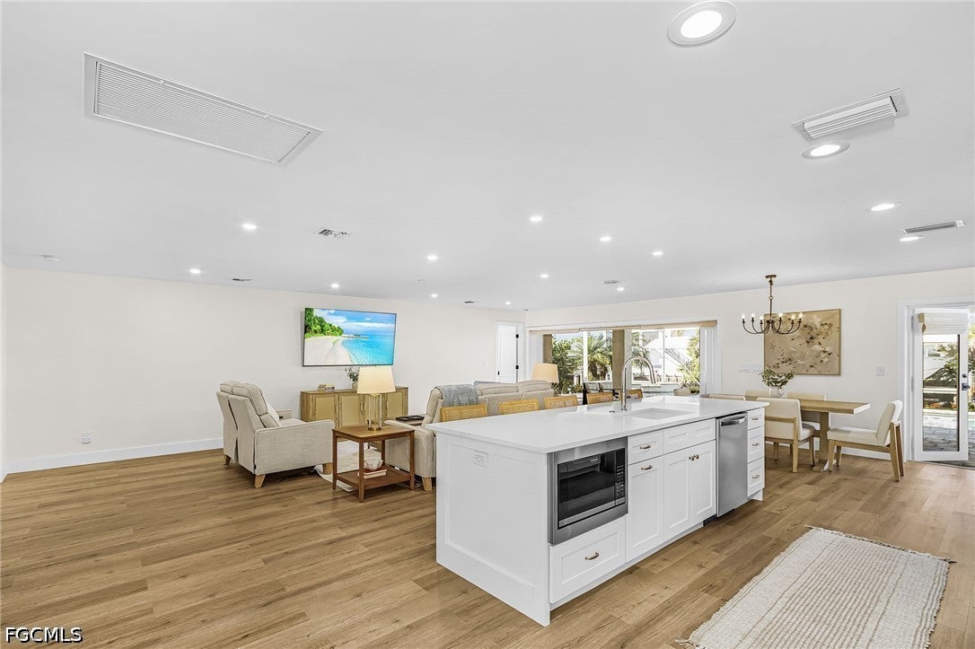 8 Palmview Boulevard