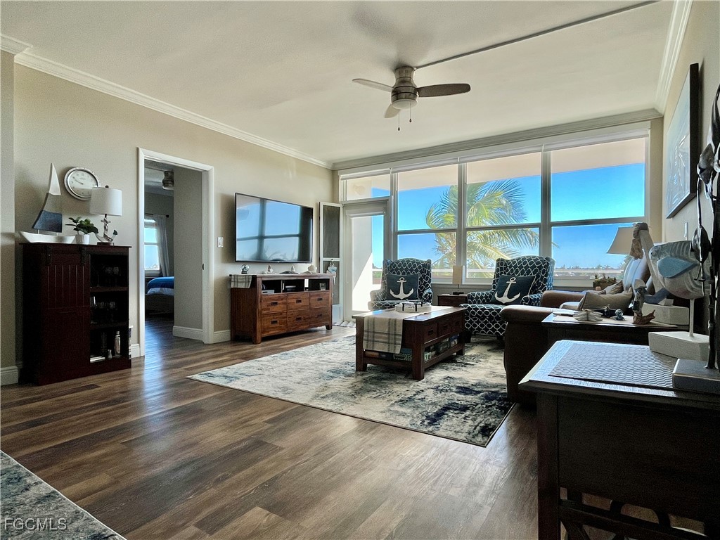 220 Seaview Court 504