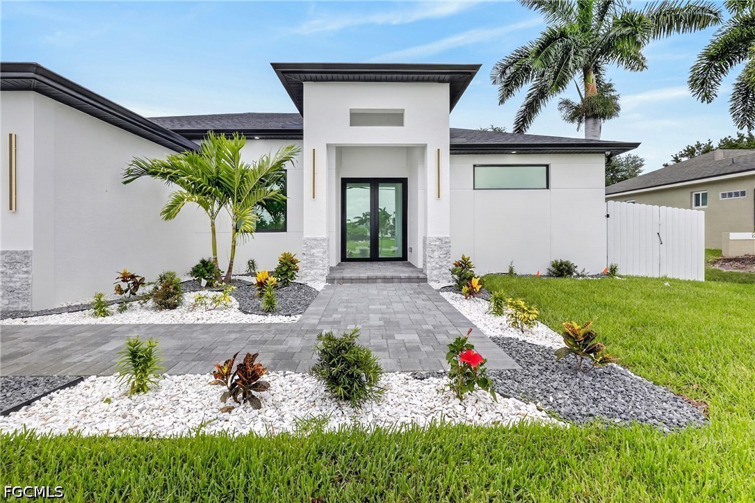 330 SW 26th Place