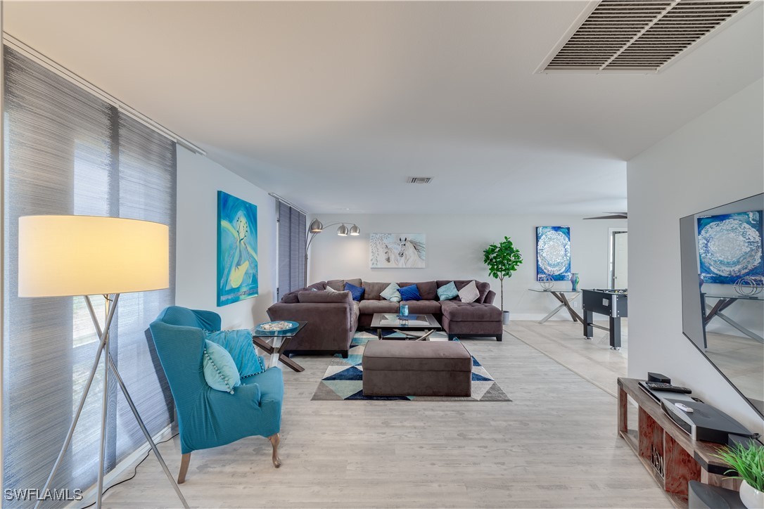 706 SW 52nd Street