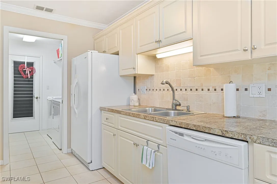 Fort Myers, Florida 33907, United States, 2 Bedrooms Bedrooms, ,2 BathroomsBathrooms,Residential,Active,159762