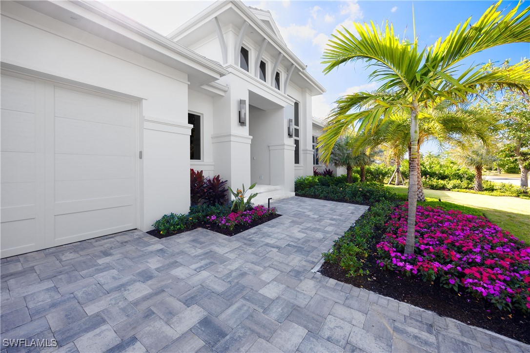 696 Fountainhead Lane