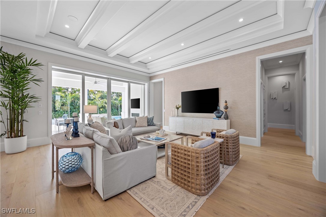 696 Fountainhead Lane