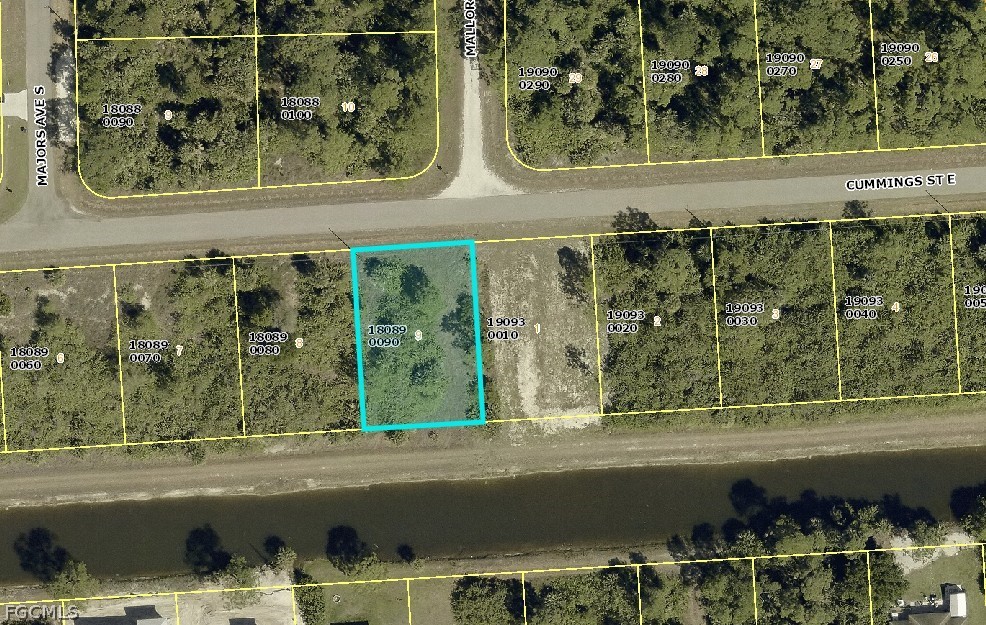 1230 Cumming Street E