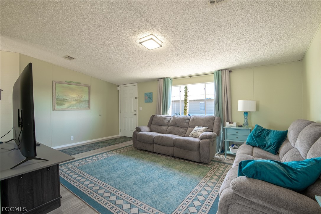 1572 Joshua Boulevard