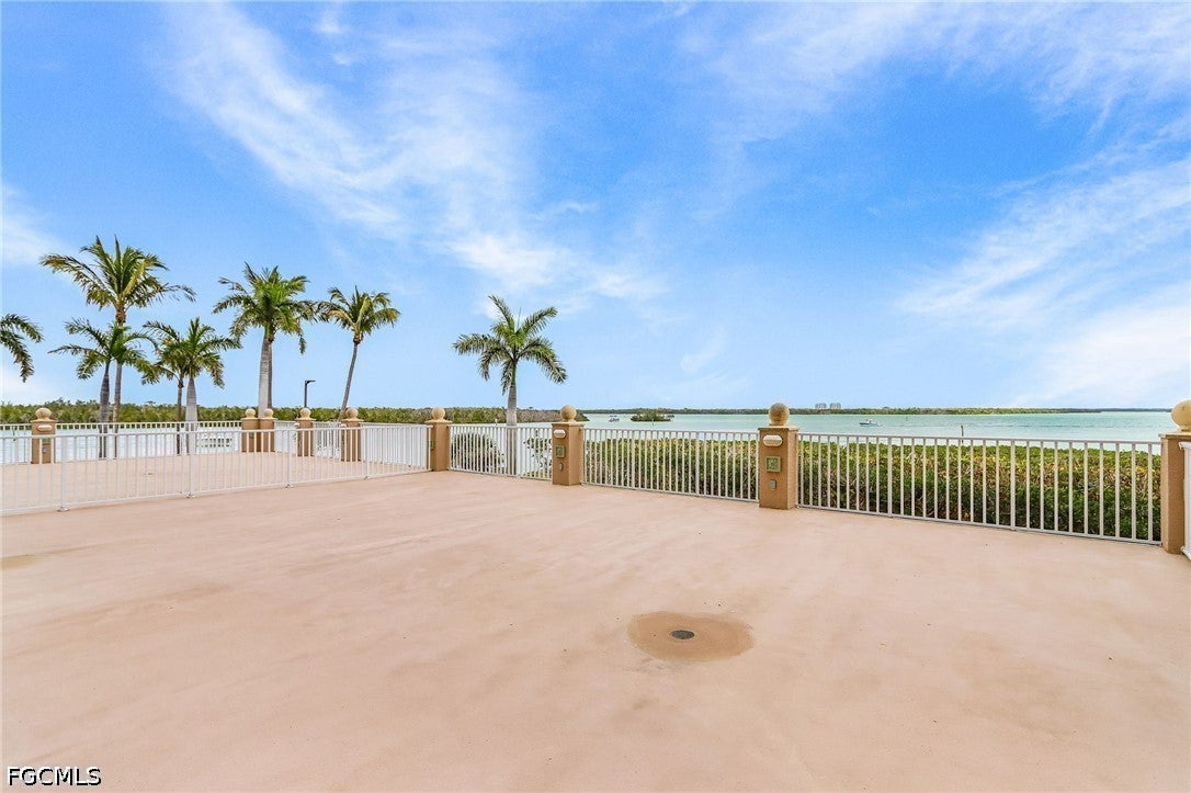 4137 Bay Beach Lane 522