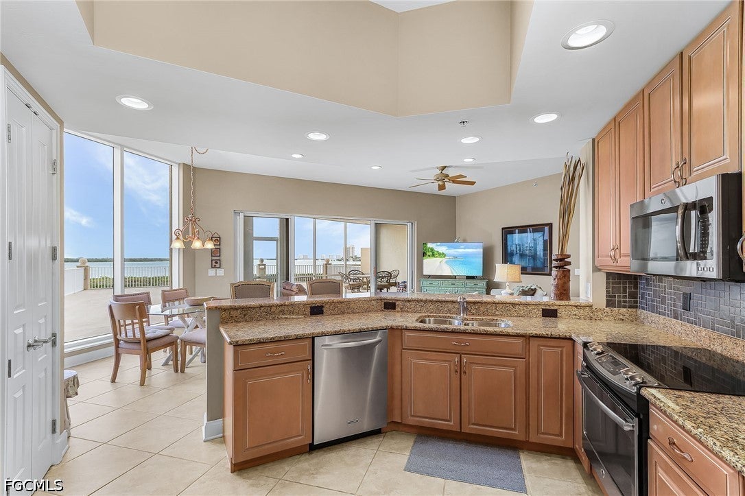 4137 Bay Beach Lane 522