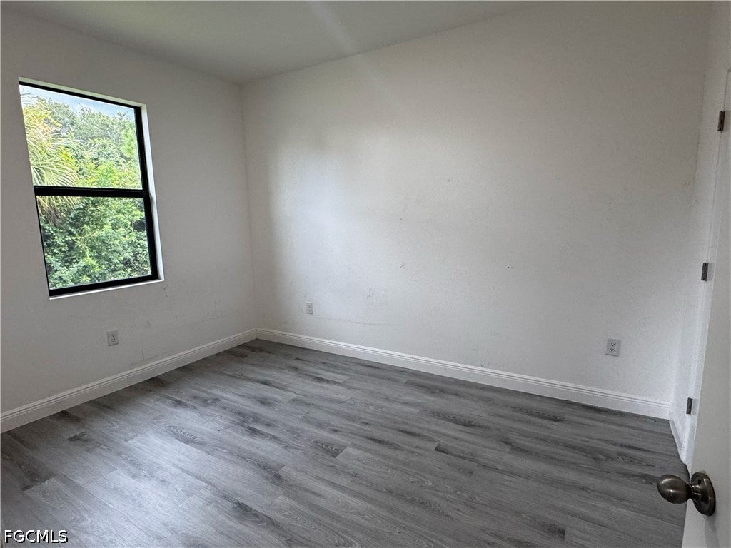 5004 Moon Lane