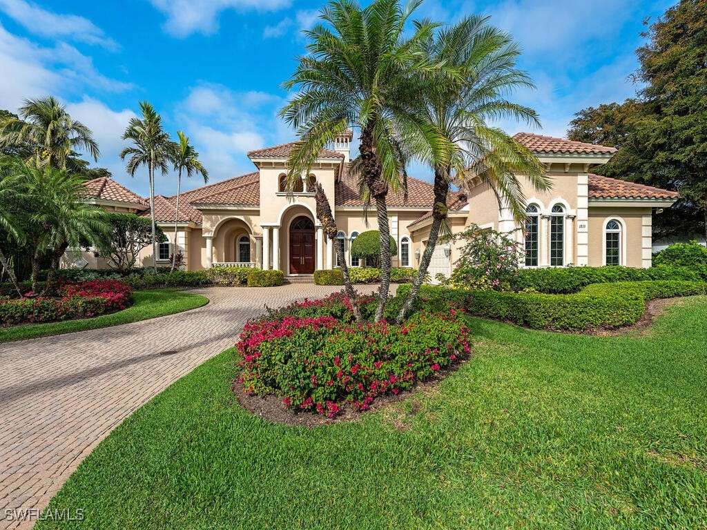 1833 PLUMBAGO Lane