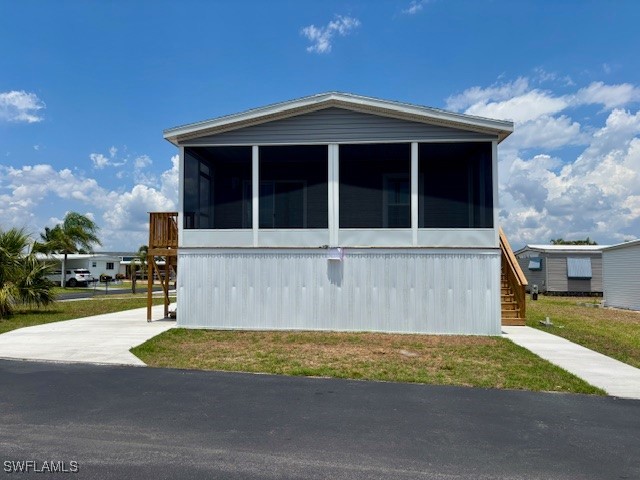 302 W Shoreland Drive