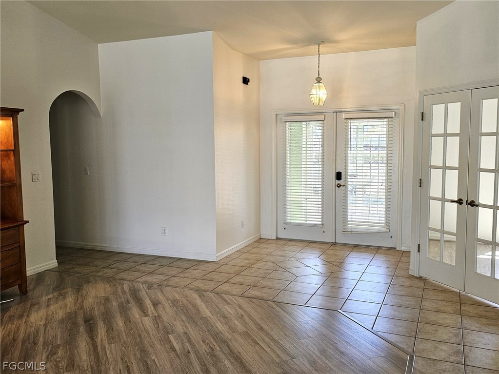 1811 Savona Parkway W