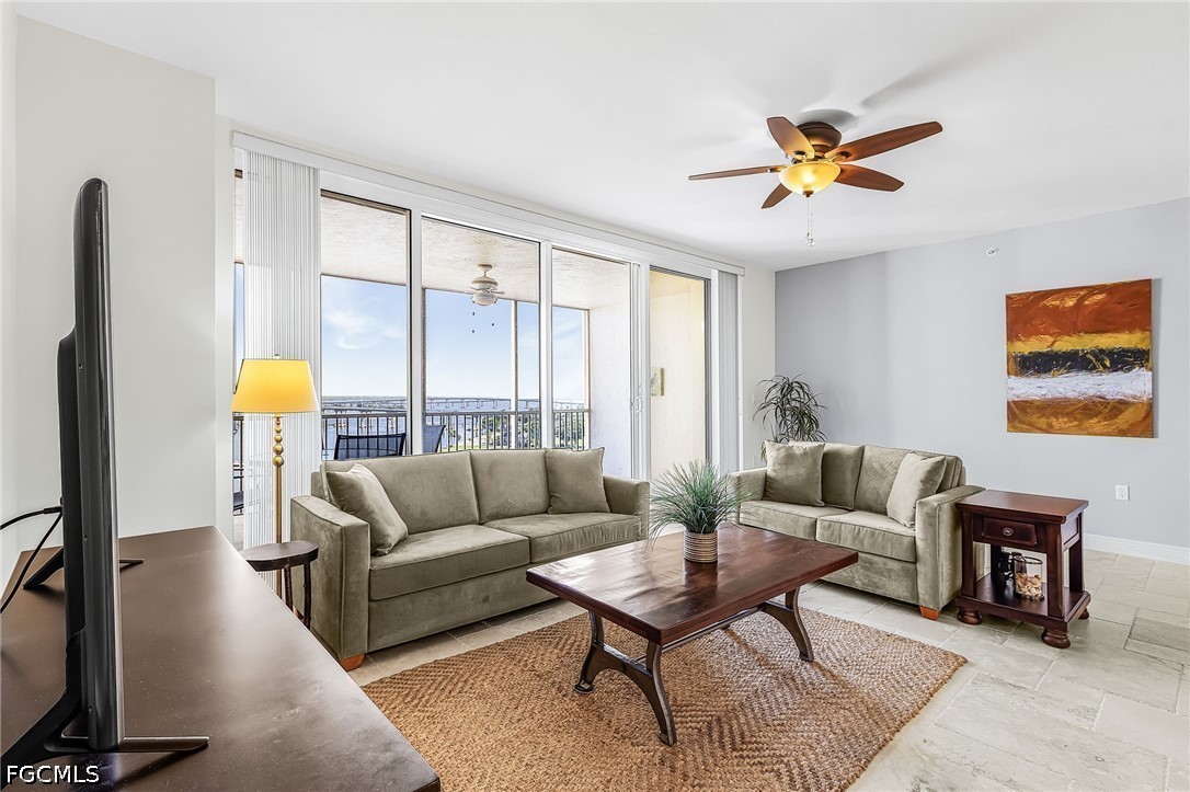 2090 W First Street 1009