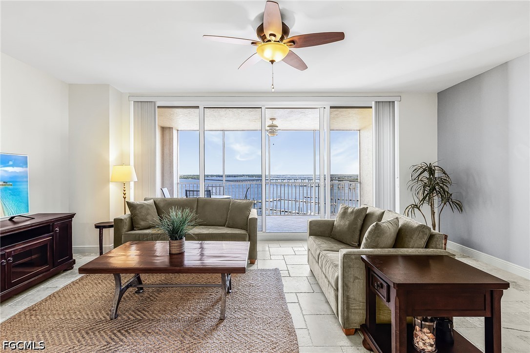 2090 W First Street 1009