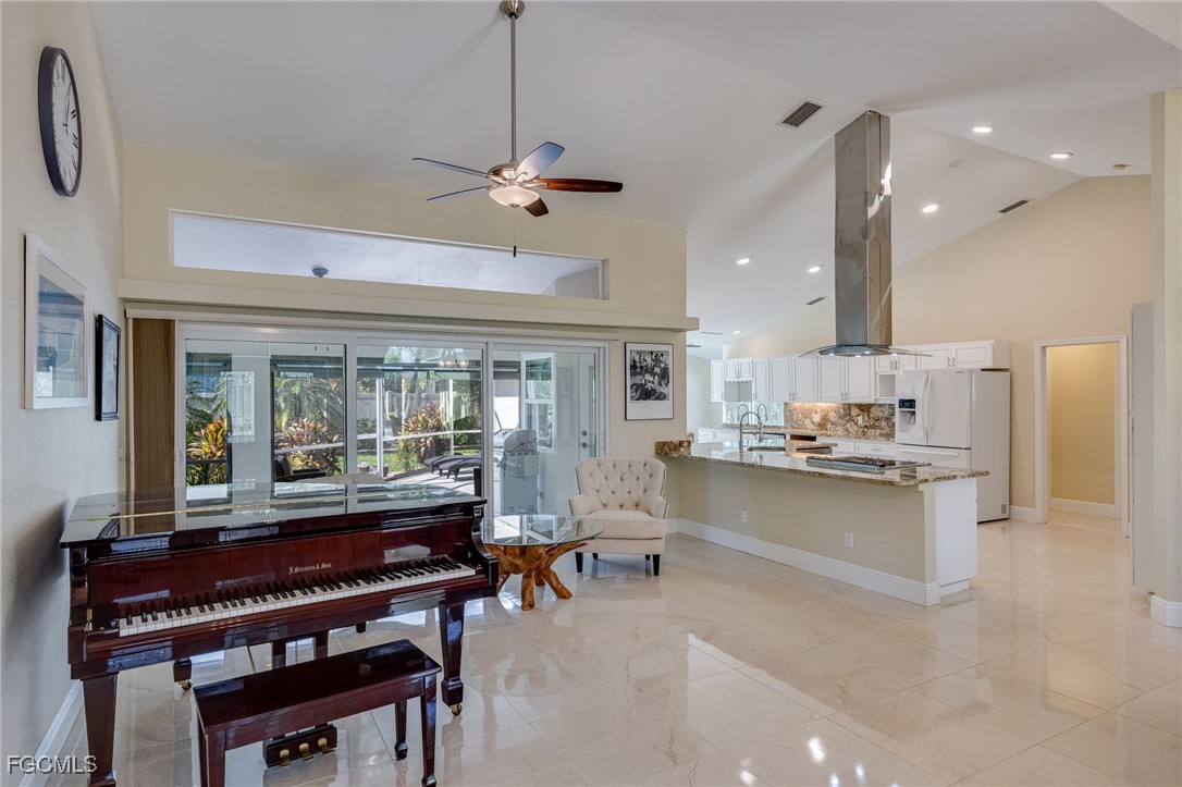 3718 Palm Tree Boulevard