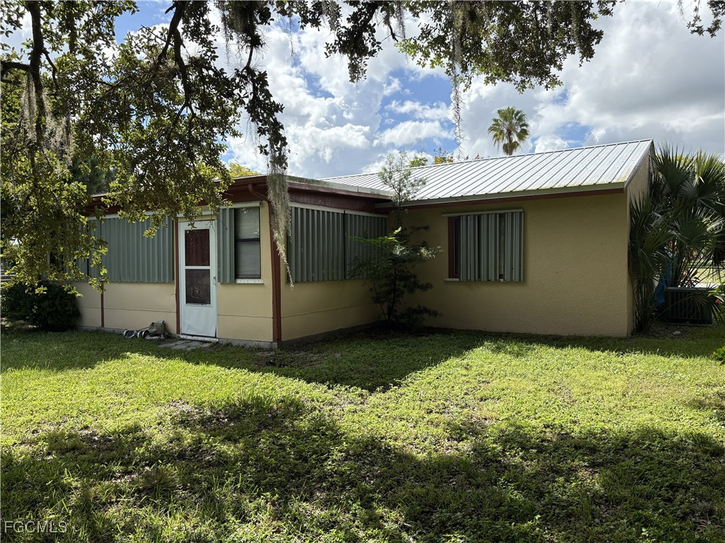 4014 N Edgewater Circle