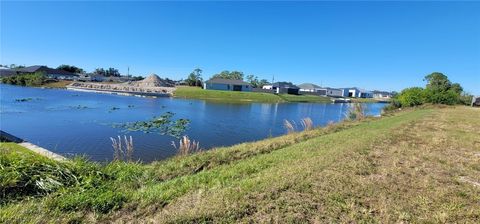 542 NE 5th Place Cape Coral FL 33909