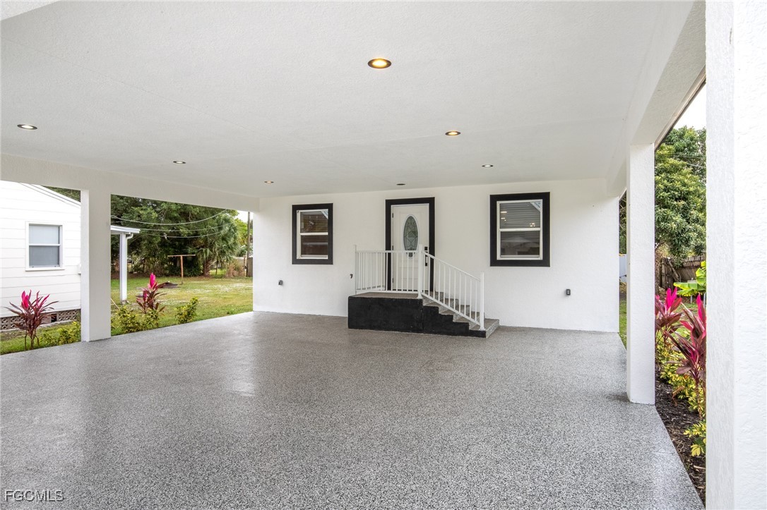 332 W Ventura Avenue