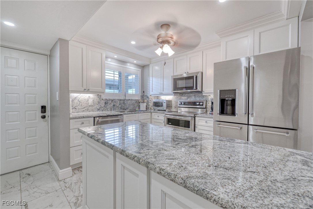 2121 Collier Avenue 412