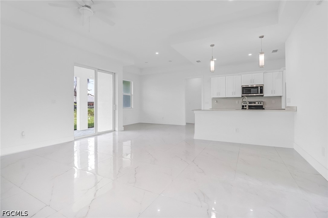 2933 Van Buren Parkway