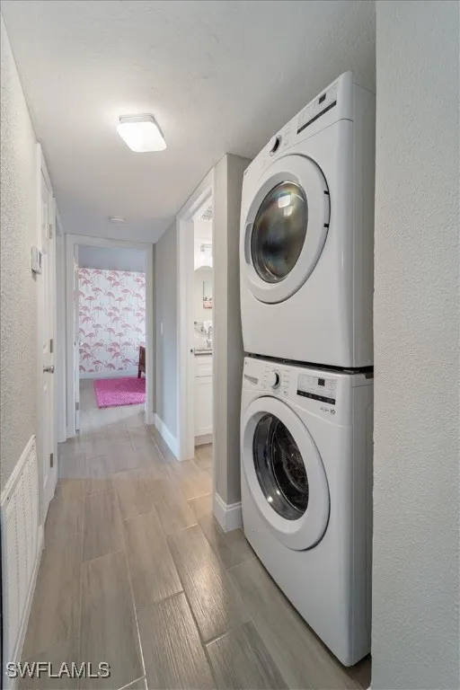 Cape Coral, Florida 33914, United States, 2 Bedrooms Bedrooms, ,2 BathroomsBathrooms,Residential,Active,226666