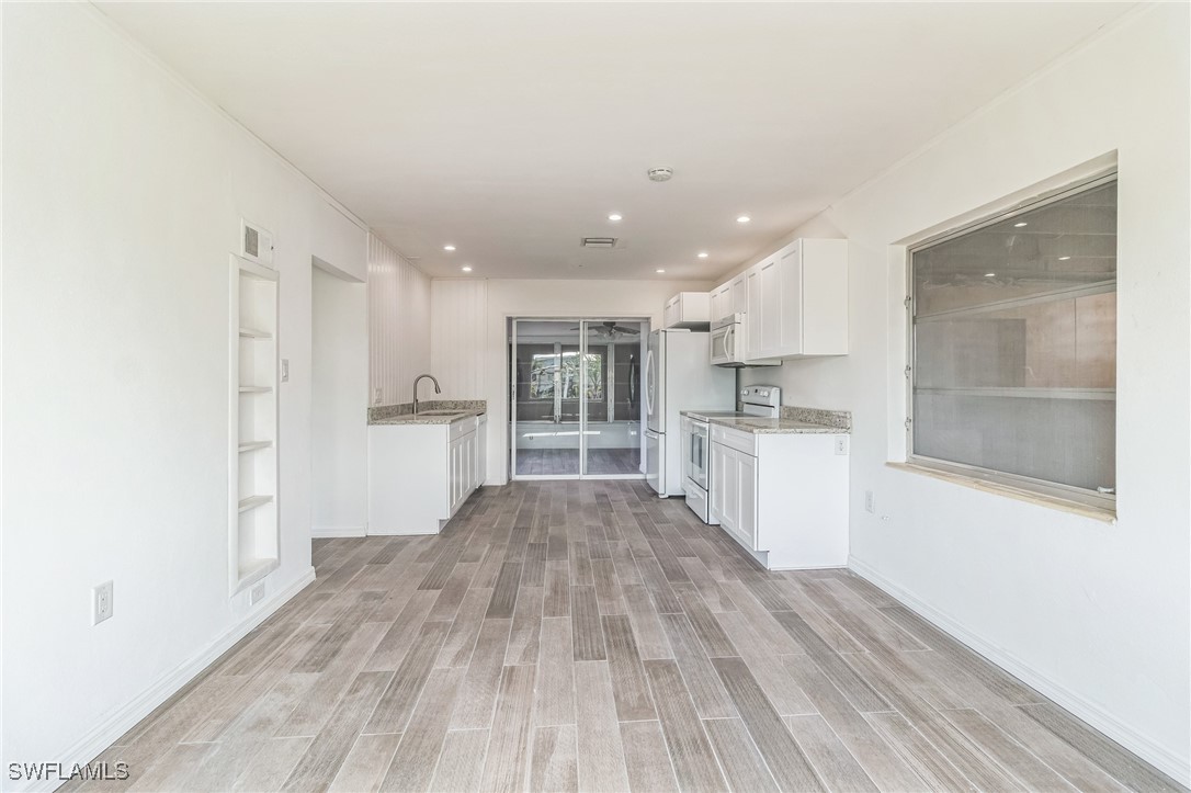 2421 Oleander Street