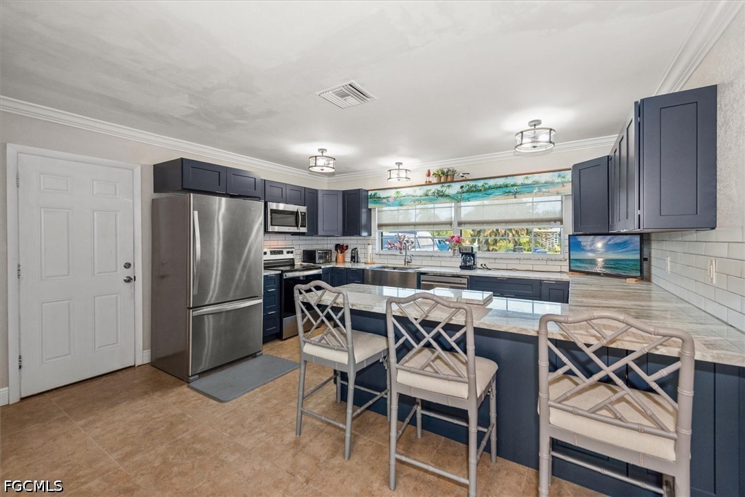 1720 Club House Road W