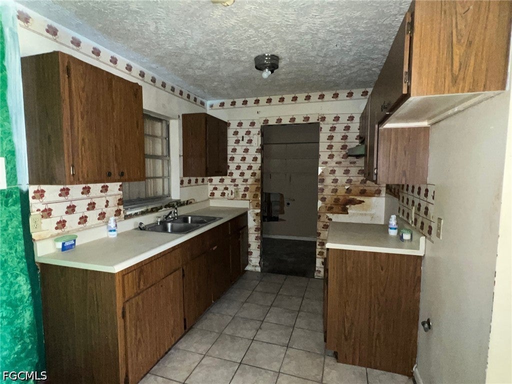 311 W El Paso Avenue