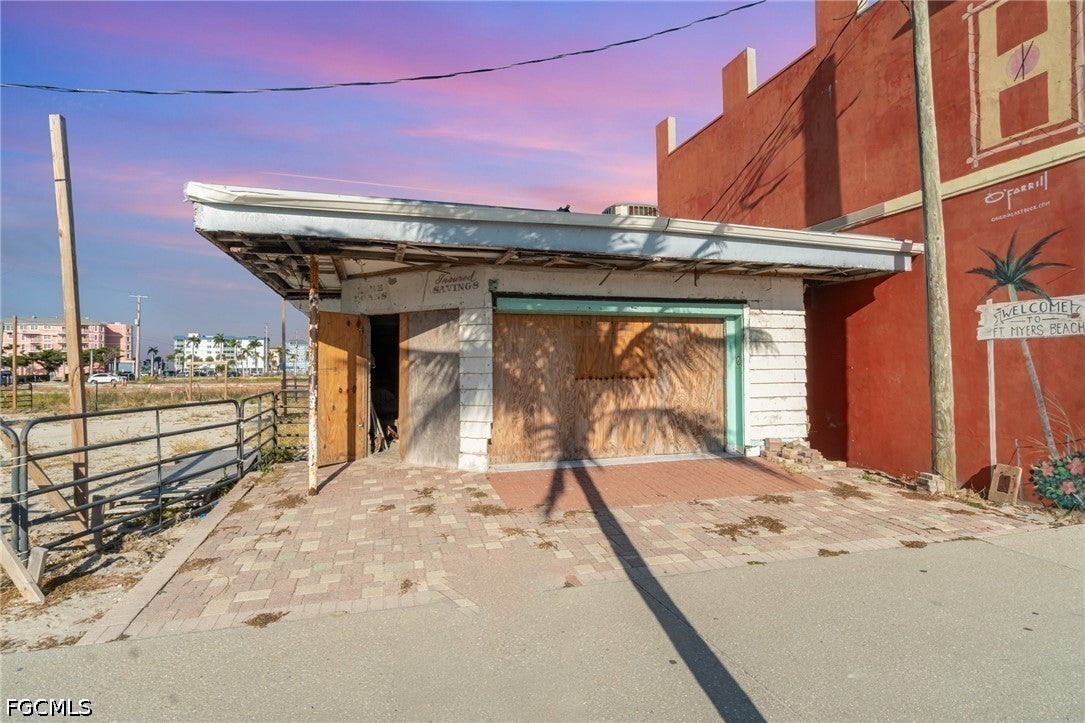 185 Old San Carlos Boulevard