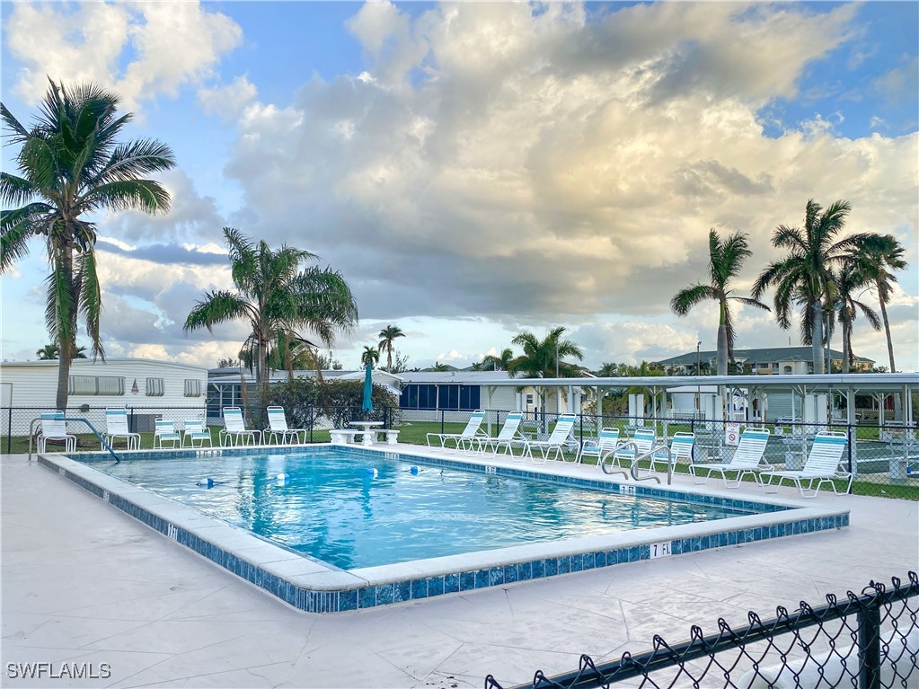 223 Derwent Boulevard W