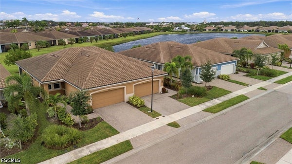 10360 BONAVIE COVE DR, FORT MYERS, FL 33966 - Image dcf64cea27a938337bbf6c3a5c32e2a7/4061765635