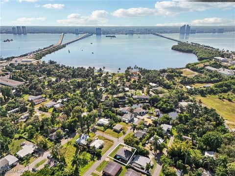 92 Oak Street North Fort Myers FL 33903