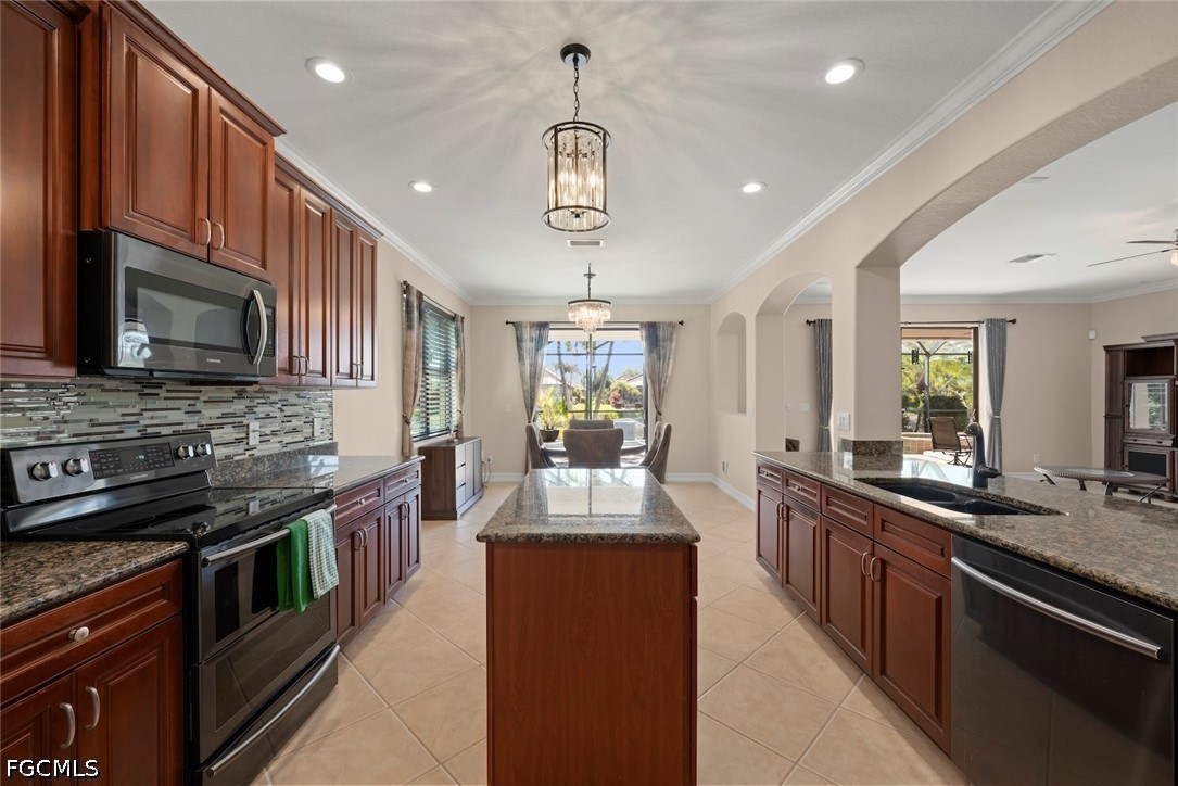 12387 Country Day Circle