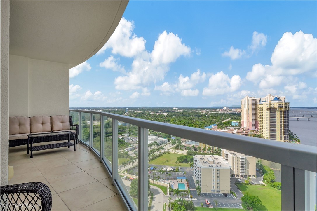 3000 Oasis Grand Boulevard 2405
