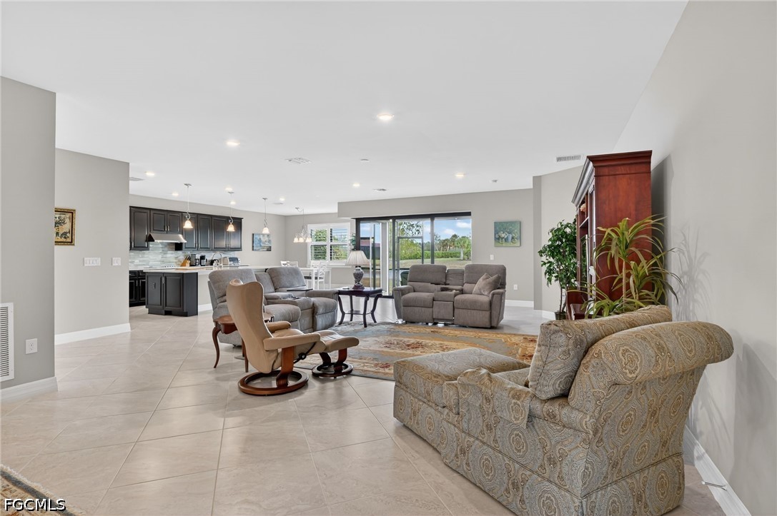 11279 Thurston Chase