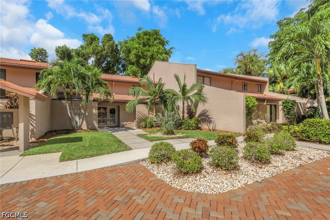4611 S Landings Drive