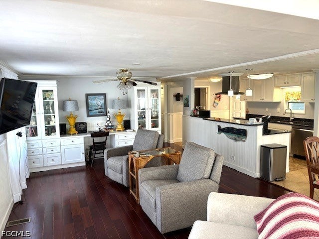 309 Shoreland Drive W