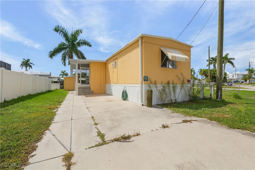 3851 Coconut Drive