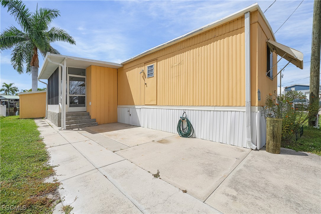 3851 Coconut Drive