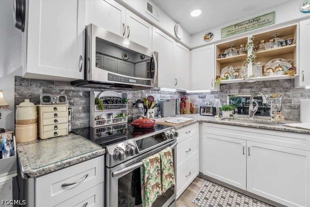 2290 Aaron Street 207