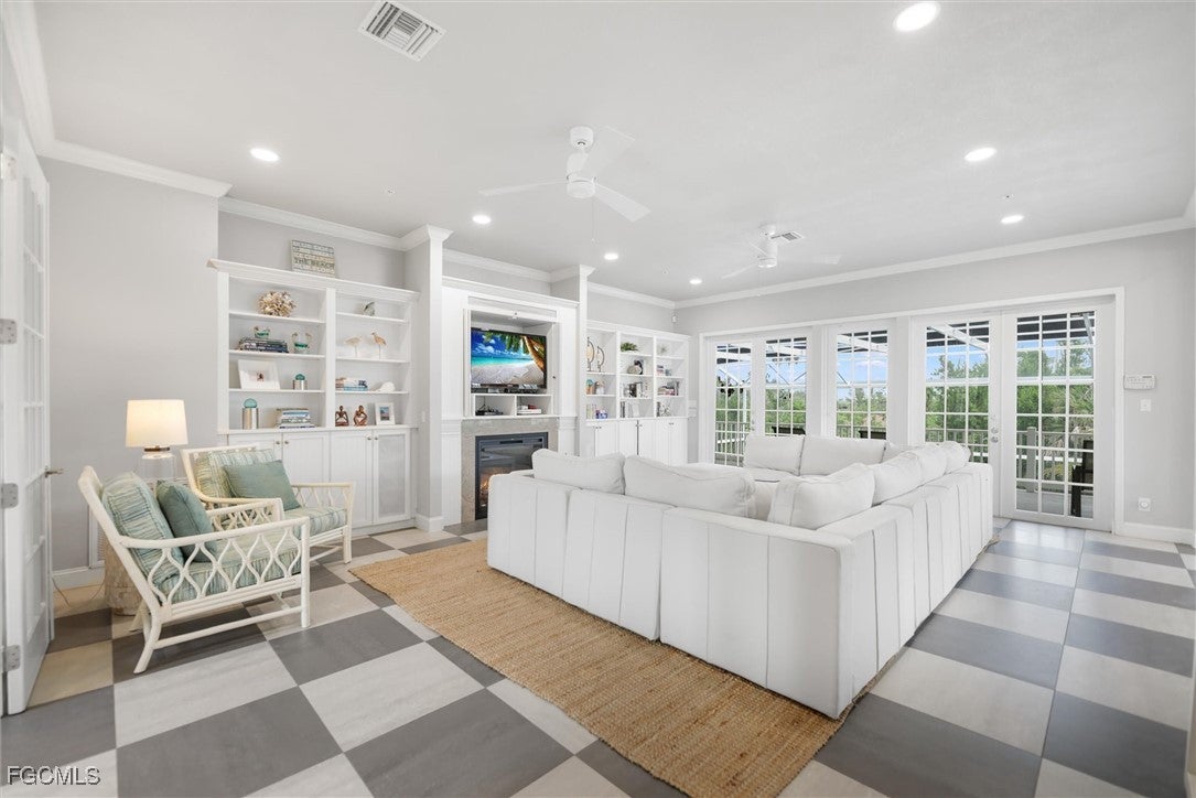 1124 Longifolia Court